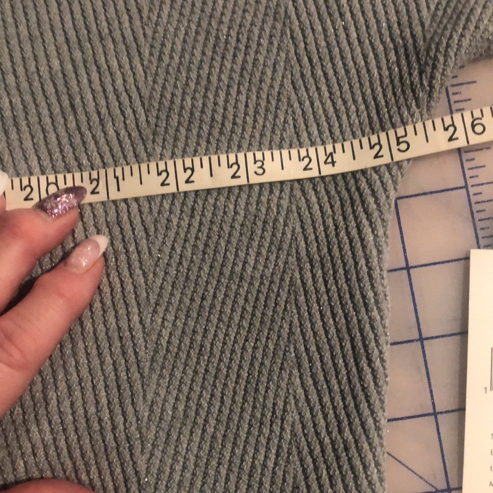 🌟Host PickPlus Size Peyton Primrose 1X Soft Grey Sparkly Textured Pullover - Picture 9 of 10